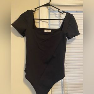 BabatonContour Squareneck shirtsleeve Bodysuit